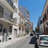 Bari, i balconi al piano terra